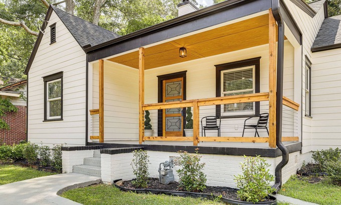 Sylvan Hills Casa | 4 Mi to Aquarium & Arenas: Modern Atlanta Home