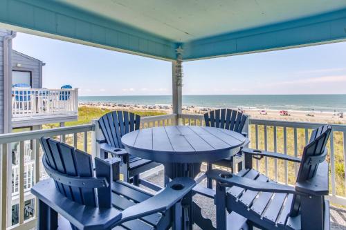 Ocean Drive Apartamento | 4 Mi to Barefoot Landing Retreat with Pool Access!