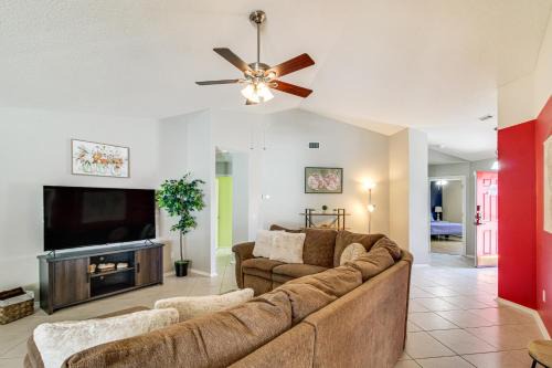 Ono Island Casa | 4 Mi to Beach Home with Fenced Yard in Pensacola!