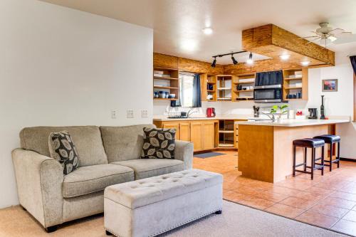 Keaau Apartamento | 4 Mi to Beach Keaau Retreat with Relaxing Porch!