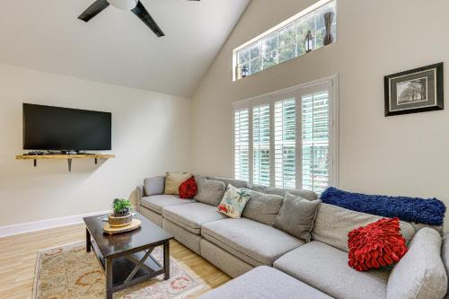 Saint Simons Island Casa | 4 Mi to Beaches St Simons Island Escape with Patio!