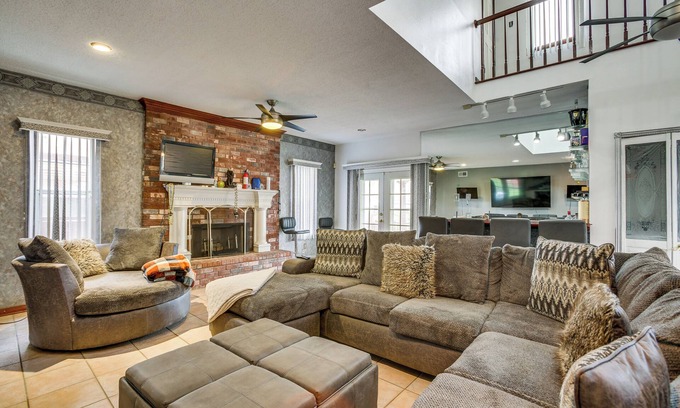 Algiers Casa | 4 Mi to Bourbon St: Spacious Retreat w/ Wet Bar!