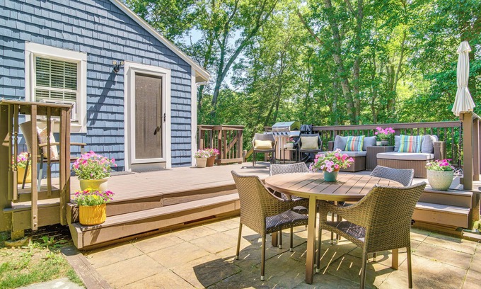 East Falmouth Cabaña | 4 Mi to Bristol Beach: Cottage w/ Pond & Deck