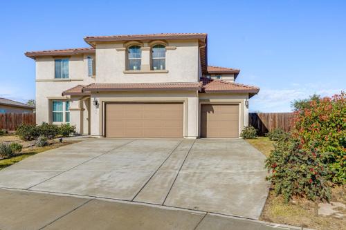 Rosedale Casa | 4 Mi to CSUB Campus Spacious Home with Yard
