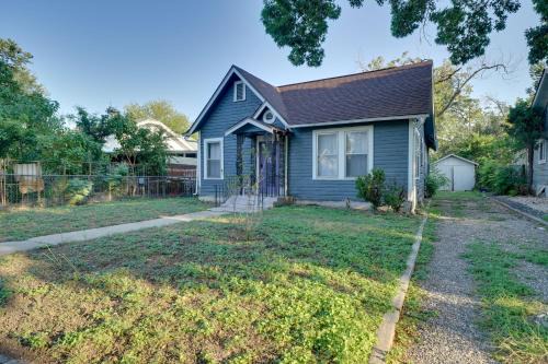 Highland Park Casa | 4 Mi to Downtown! Cozy Bungalow in San Antonio