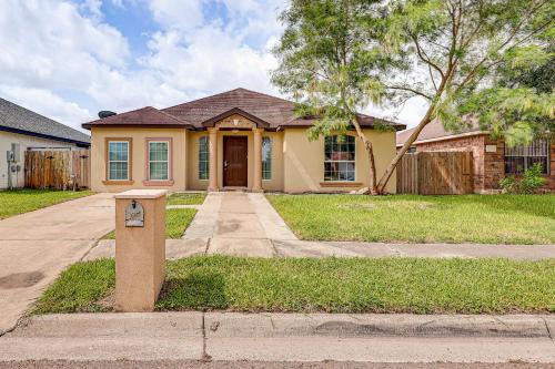 Brownsville Casa | 4 Mi to Dtwn Brownsville Family Home with Yard!