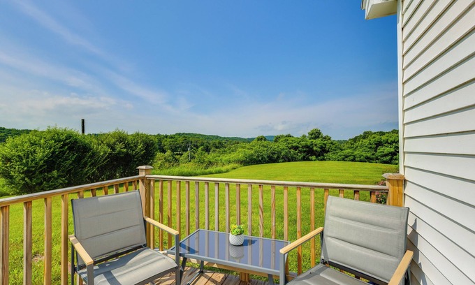 Granville Casa | 4 Mi to Dtwn Granville: Family Home w/ Deck!