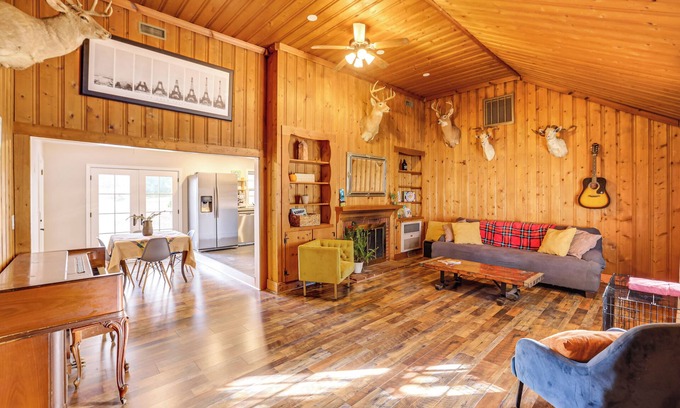 Sans Souci Casa | 4 Mi to Dtwn: Home w/ Fire Pit in Greenville