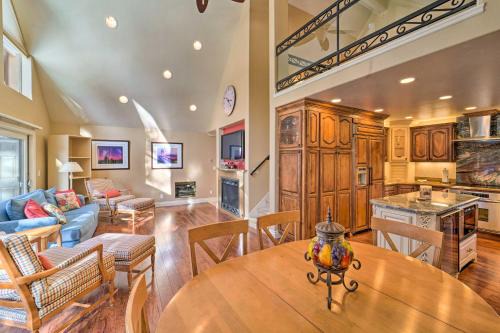 Truckee Casa | 4 Mi to Dtwn Truckee Tahoe Donner Home with Hot Tub