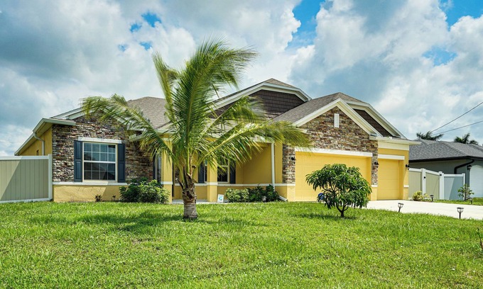 Mariner Casa | 4 Mi to Golf: Gem w/ Pool & Lanai in Cape Coral