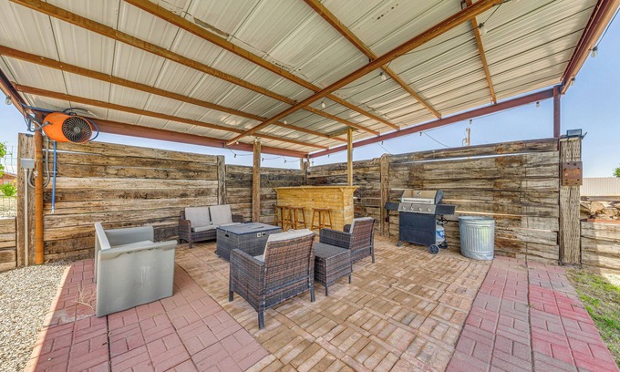 Roswell Casa | 4 Mi to Museums: Roswell Getaway w/ Game Room!