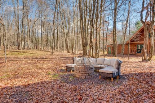 Briar Crest Woods Casa | 4 Mi to Skiing Cabin with Lake Access in Blakeslee