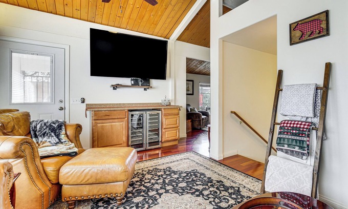 Arrowbear Lake Casa | 4 Mi to Snow Valley Mountain: Quiet Nature Escape!