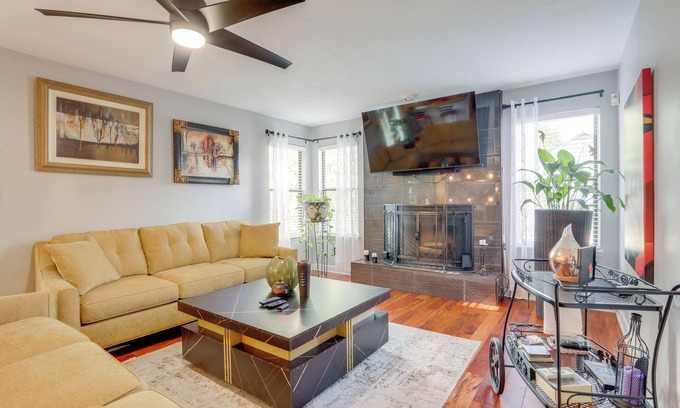 Stone Mountain Casa | 4 Mi to Stone Mountain: Retreat w/ Office!