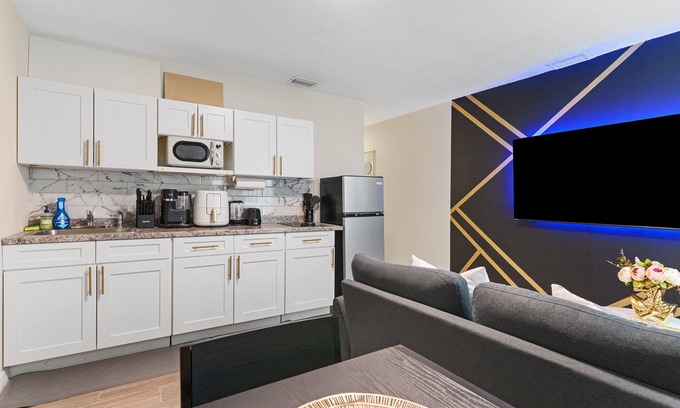 East Tampa Casa | 4 miles from Downtown Tampa B