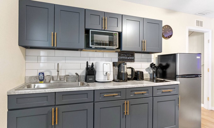 East Tampa Casa | 4 Miles From Downtown Tampa C