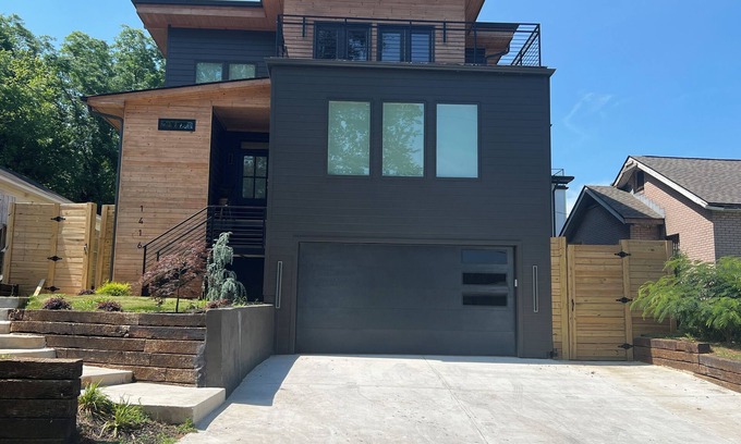 Jefferson Park Casa | 4 miles to ATL Airport… The Moderni Abeti…awaits. Brand New 3level home.