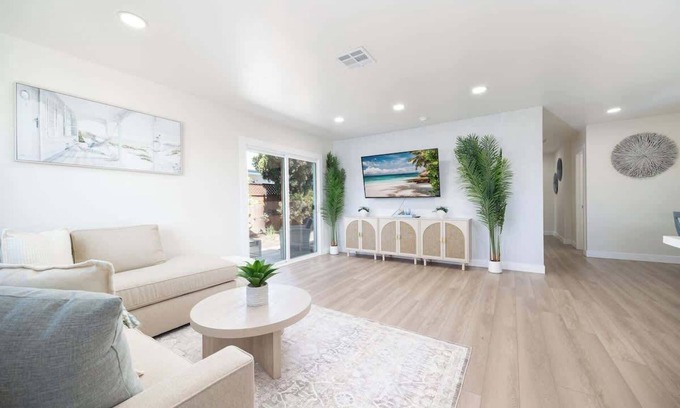 North Clairemont Casa | 4 Miles to Beach Central and Newly Renovated