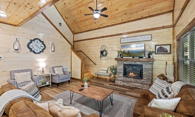 Sevierville Cabina | 4 Miles to Soaky Mountain! Brand New!