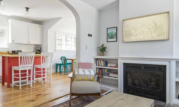 Warren Casa | 4-minutes to Sugarbush, steps to Warren Village!