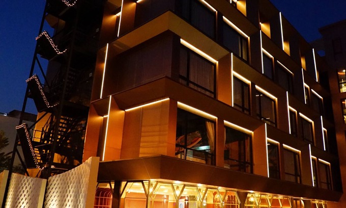 Ban Phan Thom Hotel | 4 Monkeys Hotel