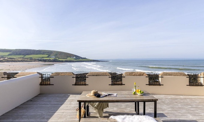Putsborough Casa | 4 Out Of The Blue - pet friendly sea view home sleeping 6 in Croyde