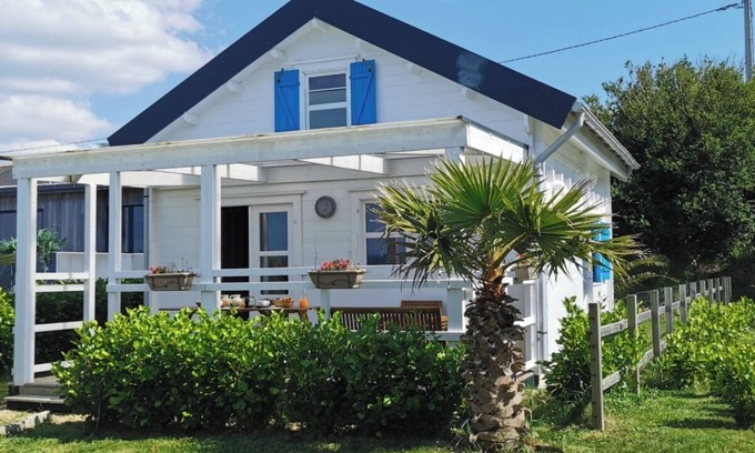 Plouarzel Chalet De Esquí | 4-person chalet overlooking the Mer d'Iroise, beaches 150 m away