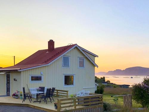 Oksnes Casa | 4 person holiday home in ALSVÅG