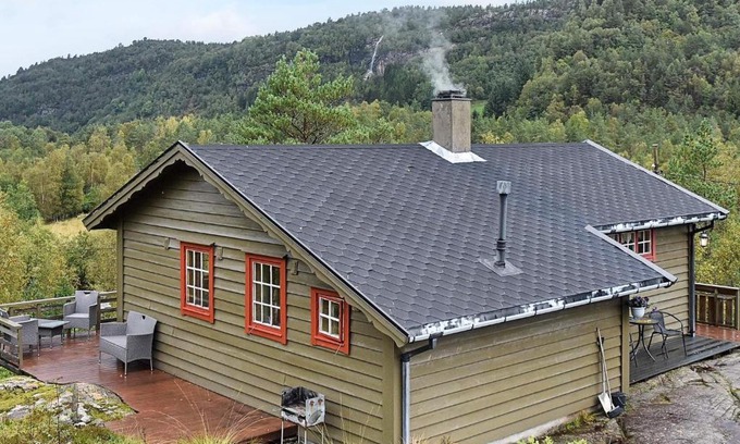Hyllestad Casa | 4 person holiday home in Leirvik i Sogn