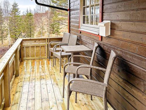 Olden Casa | 4 person holiday home in Lysøysundet