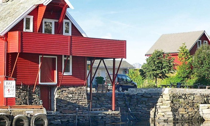 Hyllestad Casa | 4 person holiday home in Sørbøvåg
