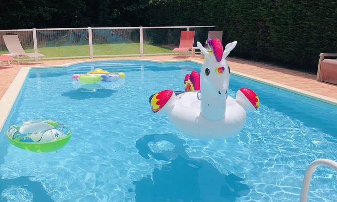 Migron Casa | 4* - Poirier - 240 yr old cottage - Pool, Summerhouse & Games Barn + playhouse