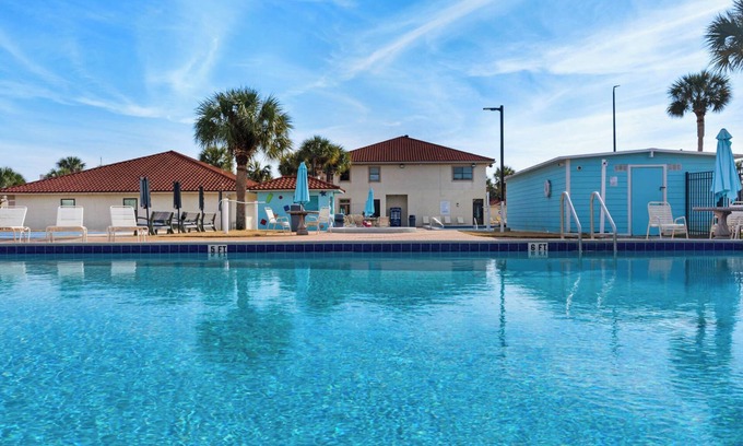 Summer Breeze Condominio | 4 Pools, Tennis & Mini-Golf Fun + Free Tickets: Dolphin Cruise & More!