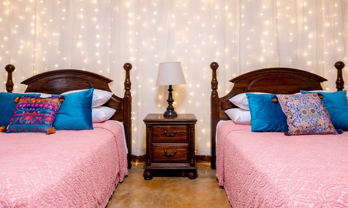 Brenham Apartamento | #4: Queen Suite on 73 acres - Horse Oasis -12bd Inn - Creek -10min to Round Top!