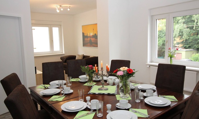 Tempelhof-Schoeneberg Apartamento | 4 habitaciones, amueblado de 12 personas, de lujo, "Enzian"