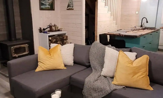 Little Bullhead Cabaña | 4 Season Lakefront Cottage with Hot Tub