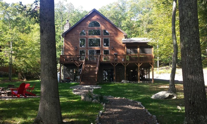 Rowland Casa | 4 Season Lakefront Vacation Home