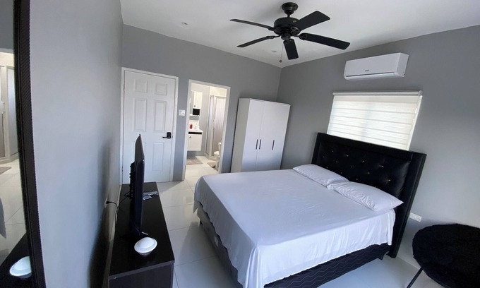 Montego Bay Casa | 4-Single bedrooms in Montego Bay With Marvelous Sunset and Ocean view.