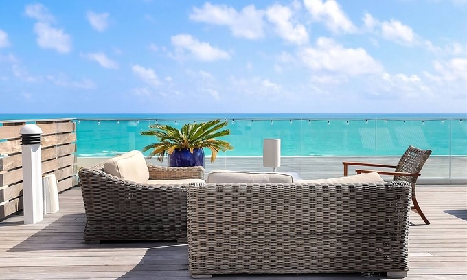 City Center Complejo | 4 Spacious Units, Sea, Sun and Sand in Miami, Outdoor Pool, Pets Allowed!