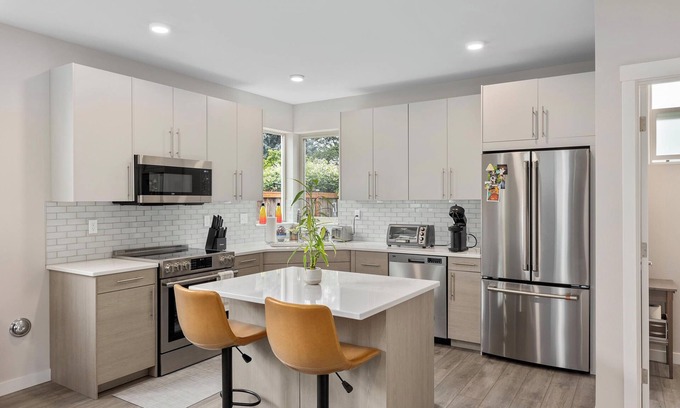 South Delridge Casa | 4 Square Escape Spacious, modern home with easy transit to downtown