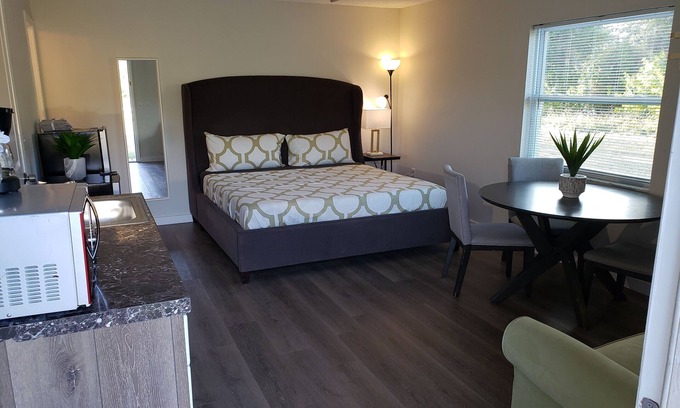 Warm Mineral Springs Apartamento | #4 Studio near mineral springs.