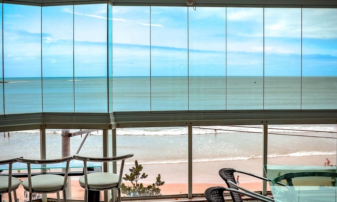 Praia do Morro Apartamento | 4 suites facing the sea with barbecue, 2 parking spaces, Wi-Fi