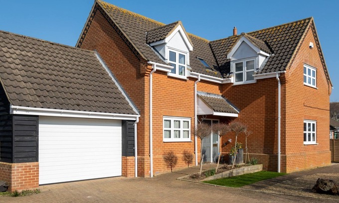 Aldeburgh Cabaña | 4 The Birches - sleeps 8 guests in 4 bedrooms