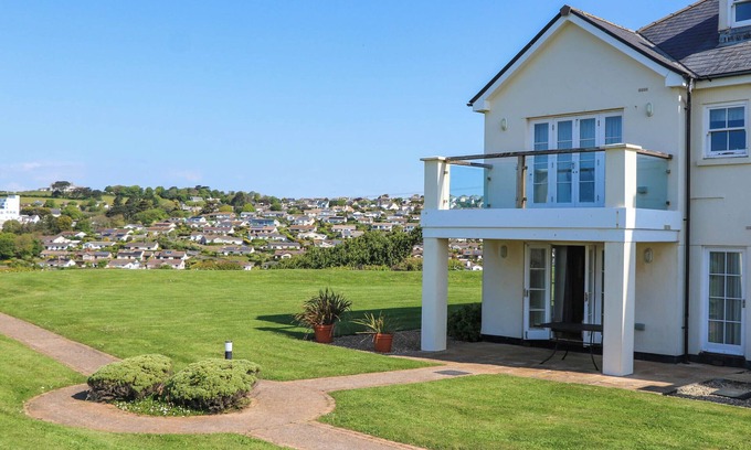 Thurlestone Cabaña | 4 THURLESTONE BEACH HOUSE, pet friendly, with a garden in Thurlestone