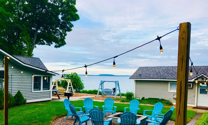 Traverse City Cabaña | 4 pequeñas cabañas privadas para una tarifa en West Bay en Traverse City