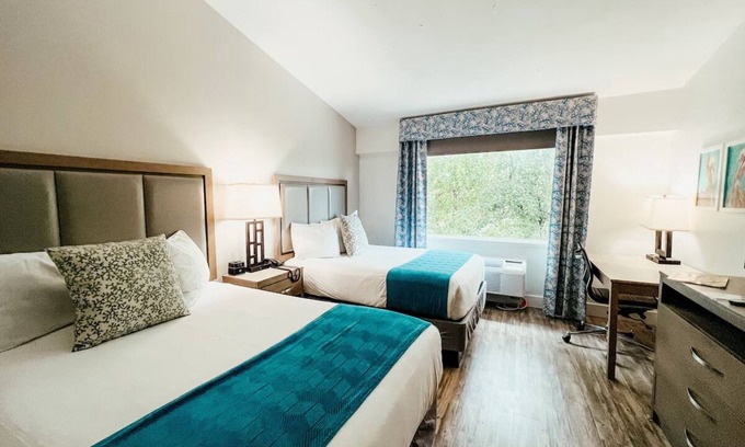 Key Largo Hotel | 4 Tropical Waterfront Stay w/Private Beach, Pool, Workstation & Kayak