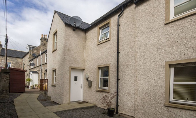 Forres Hotel | 4 Varis Apartments