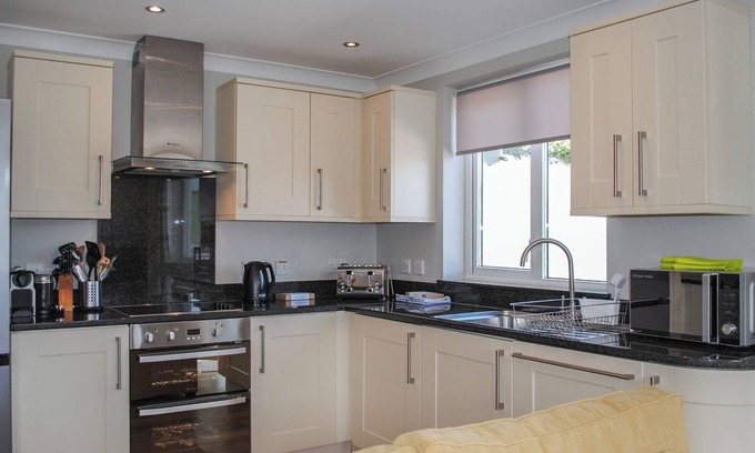 Hope-Cove Cabaña | 4 West Park Mews