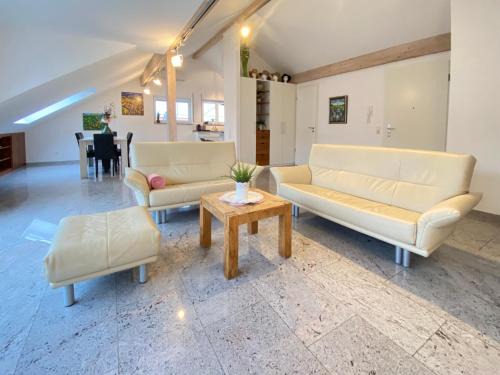 Boeblingen Apartamento | 4 Zimmer Apartment, 125 qm, ruhig und zentrumsnah, max 5 Pers, Dachterasse, Garage, 1000 MBit