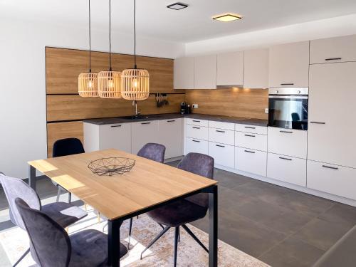 Ebermannstadt Apartamento | 4-Zimmer Wohnung, zentral Fränkische Schweiz, Neubau, Parkplatz, 3 SZ, 2 BZ, große Terrasse